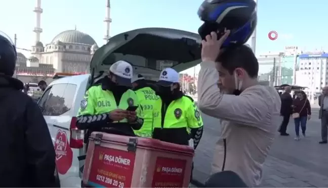 Taksim Meydanı'nda denetim: Yaya yoluna giren kuryelere ceza yağdı