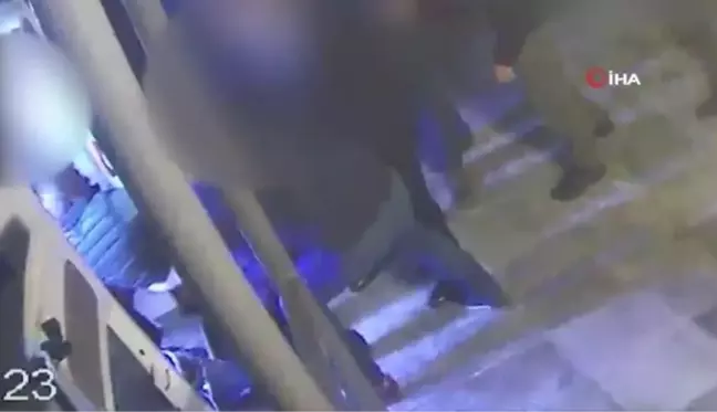 Son dakika haber... Gürcistan eski Cumhurbaşkanı Saakaşvili'nin cezaevi hastanesine kaldırılma görüntüleri yayınladıSaakaşvili, yaka paça hastaneye götürüldü