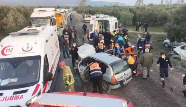 BURSA'DA, OTOMOBİL İLE MİNİBÜS ÇARPIŞTI 7 YARALI