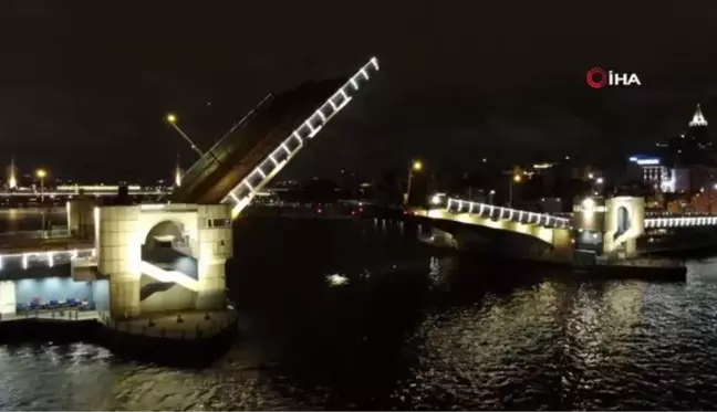 Galata Köprüsü deniz trafiğine açıldı