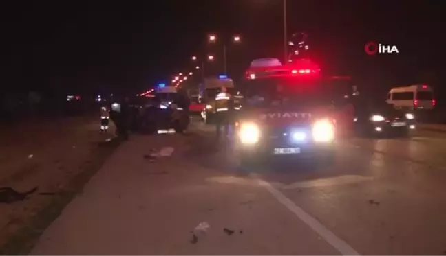 Direğe çarpıp hurdaya dönen otomobilin hız kadranı 230'da takılı kaldı: 3 ölü, 3 yaralı