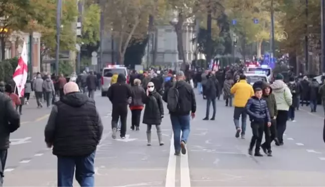 Son dakika haber... Saakaşvili'nin daha donanımlı bir hastaneye sevki için gösteri düzenlediler