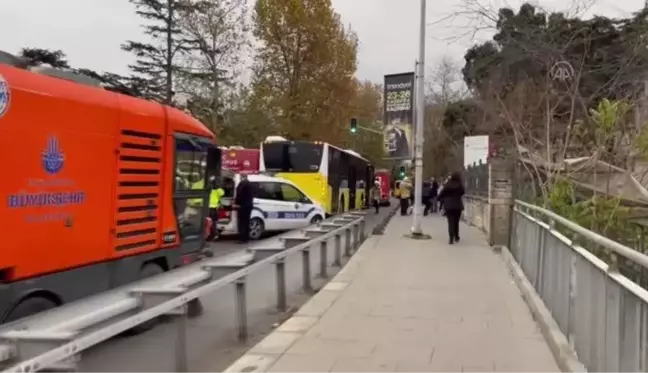 Üsküdar'da iki İETT otobüsünün çarpışması sonucu bir kişi yaralandı