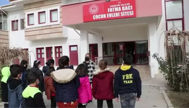 Sevgi evlerinde kalan çocuklar jandarmayla bir gün geçirdi