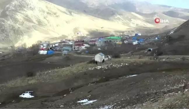 Deprem bölgesinde yaralar sarılıyor