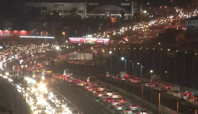 Okullar açıldı, trafik yoğunluğu arttı