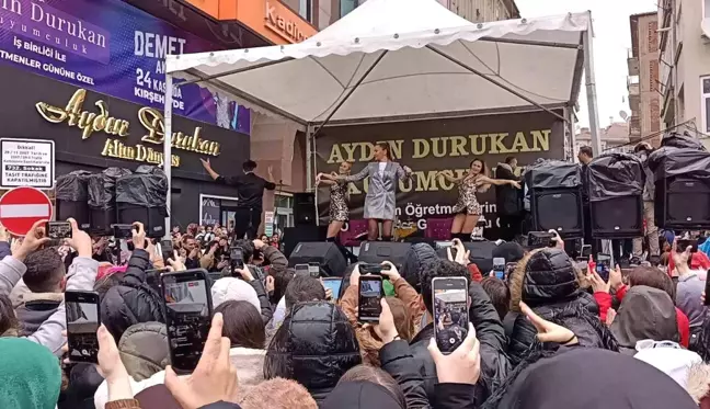 Demet Akalın'a Kırşehir'de yoğun ilgi