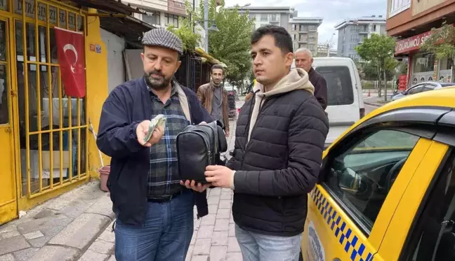 İstanbul'da taksi şoföründen örnek davranış