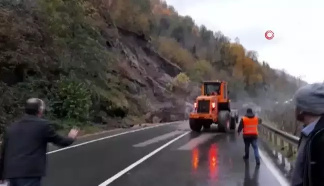 Şalpazarı-Beşikdüzü karayolunda heyelan kamerada