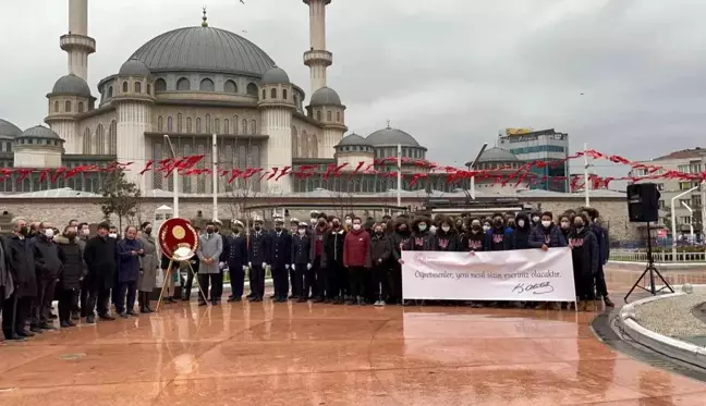 Taksim Cumhuriyet Anıtı'na Öğretmenler Günü kapsamında çelenk bırakıldı