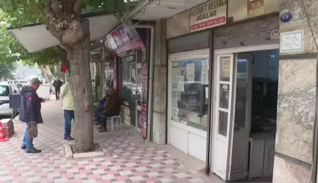 İzmir'in 93 yıllık helvacısı, müşterilerine nostalji yaşatıyor