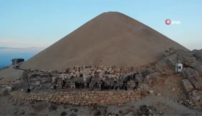 Nemrut Dağı sezonun son turistlerini ağırlıyor