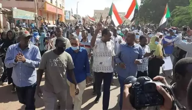 Son dakika haber | Sudan'da binlerce kişi askeri yönetime karşı sokaklara döküldü