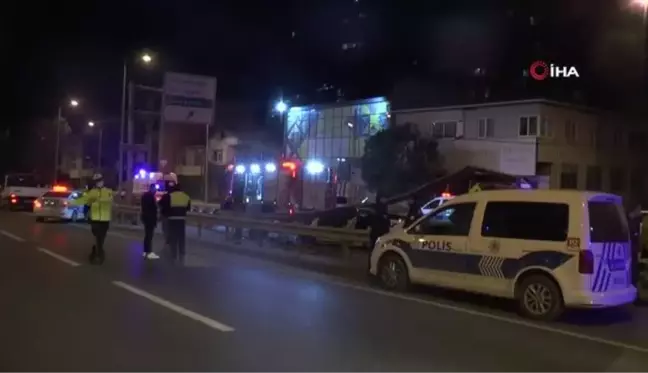 Kadıköy'de otomobil bariyerlere ok gibi saplandı: 1 ölü