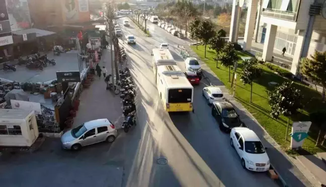 Caddeyi motosiklet sergisine çevirdiler trafik çileye dönüştü