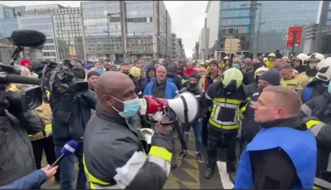 İtfaiyecilerden protesto gösterisi