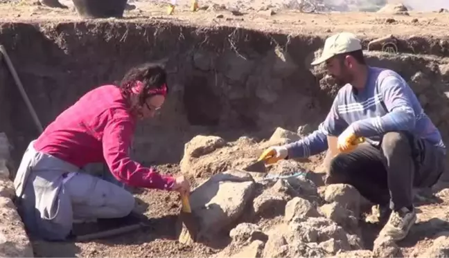 GAZİANTEP - Hamaç Höyük'te Orta Çağ dönemine ait nekropole rastlandı