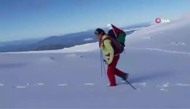 Kadın dağcıdan anlamlı günde tırmanış