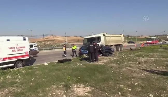 Son dakika haber! Kamyonla çarpışan cipteki 2 kişi hayatını kaybetti (2)