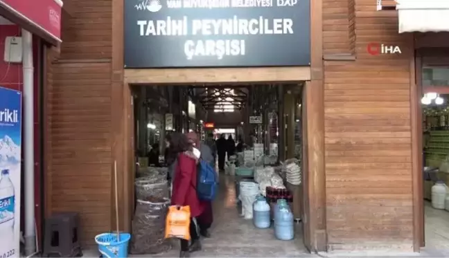 Tarihi Peynirciler Çarşısı esnafı kovboy kapı istiyor