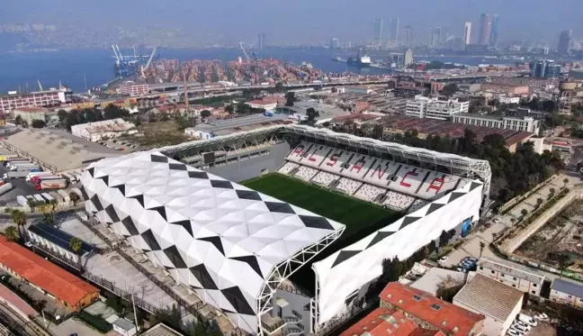 Alsancak Mustafa Denizli Stadyumu'nda ilk maç heyecanı