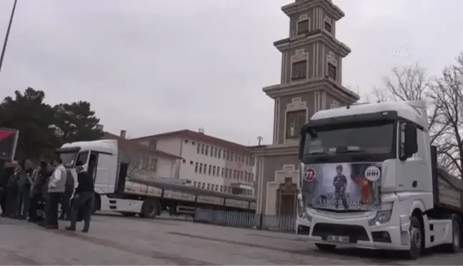 Suriye'ye gıda, kışlık giysi ve yakacak malzemesi gönderildi