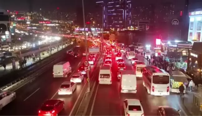 Trafik yoğunluğu yaşanıyor