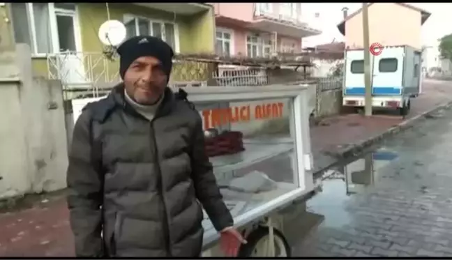 Vicdansız hırsızlar bunu da yaptı... Seyyar satıcının tatlılarını çaldılar