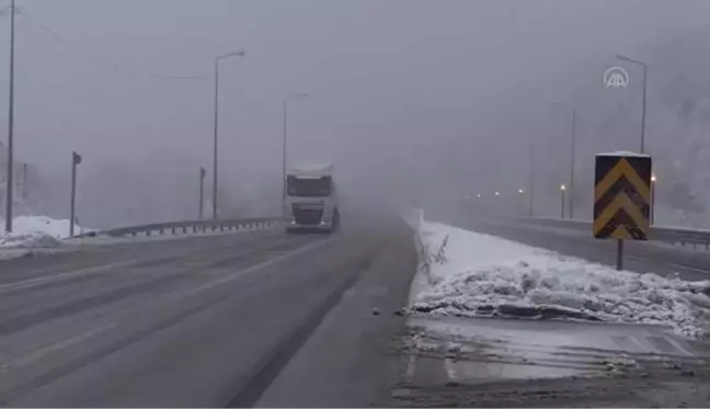 Bolu Dağı'nda kar etkili oluyor