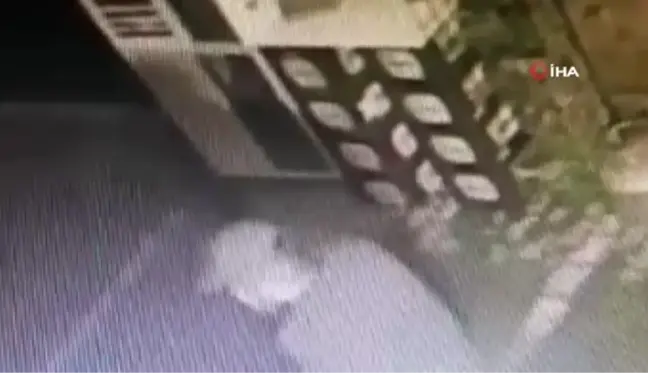 'Telefonla konuşuyormuş' gibi yaptı, tüpü montuna saklayıp böyle götürdü