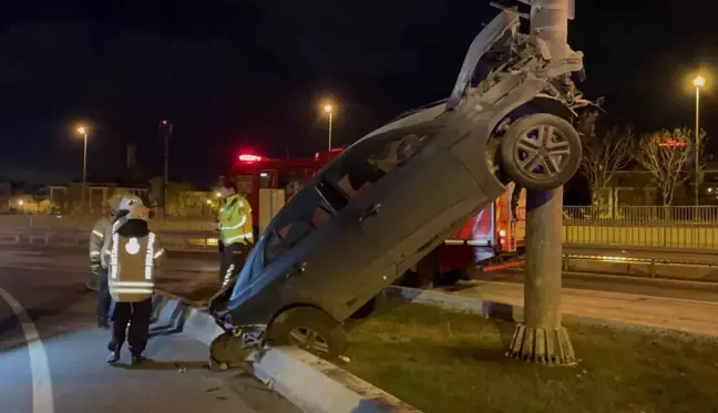 Bakırköy'de meydana gelen trafik kazasında otomobil sürücüsü yaralandı