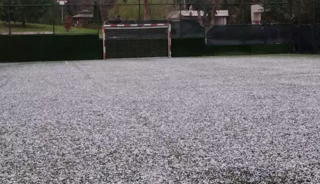 Meteorolojinin uyardığı soğuk hava dalgası geldi...Samsun'a fındık büyüklüğünde dolu yağdı