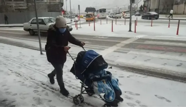 Zonguldak'ta kar yağışı hayatı olumsuz etkiledi