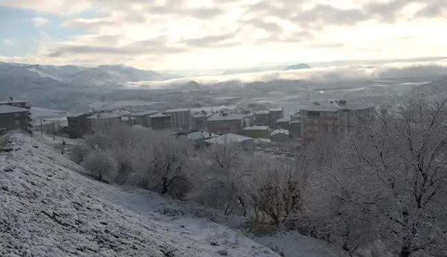 Mevsimin ilk karı yağışıyla eğitime 1 gün ara verildi