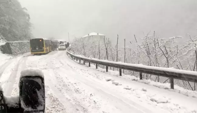 Trabzon'da araçlar yolda mahsur kaldı