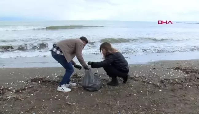 SAMSUN'DA ÖĞRENCİLER SAHİL TEMİZLİĞİ YAPTI