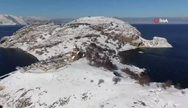 Akdamar Adası, beyaz gelinliğini giydi