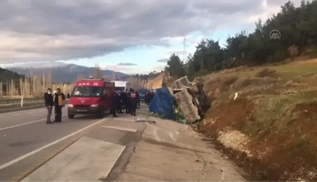 Gediz'de trafik kazasında 1 kişi öldü, 1 kişi yaralandı