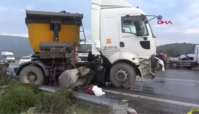 TIR, minibüs ve otomobile çarptı: 1 ölü, 3 ağır yaralı