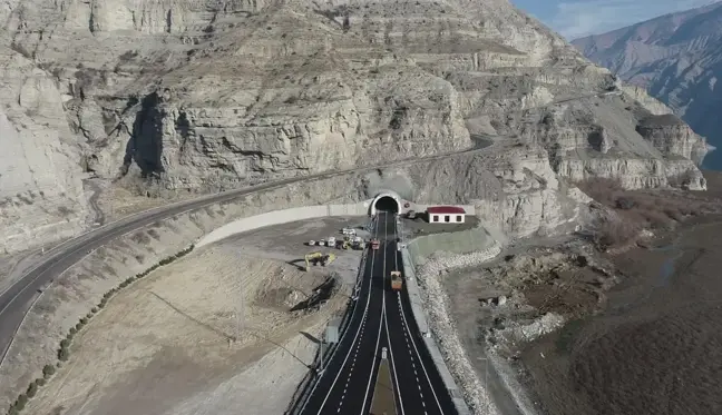 Doğu ve Güneydoğu Anadolu'yu Karadeniz'e bağlayan Pirinkayalar Tüneli açılıyor