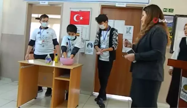 Posof Aşık Sabit Müdami Anadolu İmam Hatip Lisesi'nde bilim fuarı açıldı