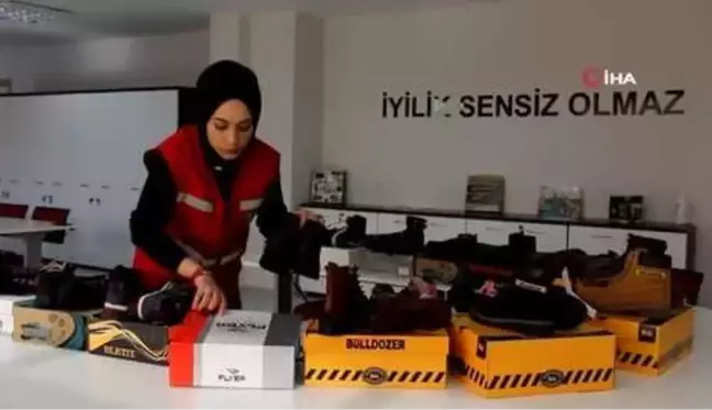 Türk Kızılayı'ndan Manisa'da 1500 öğrenciye bot yardımı