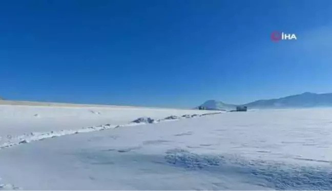 Tatvan'ın bir yanı kar bir yanı güneş