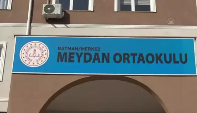 Öğrenciler fidan dikti