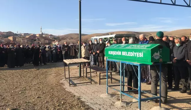 Ankara'da eşi tarafından bıçakla öldürülen kadının cenazesi defnedildi