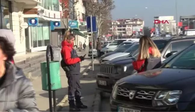 BURSA'DA ARAÇLAR ÜNİVERSİTE MEZUNU KADIN OTOPARK GÖREVLİLERİNE EMANET