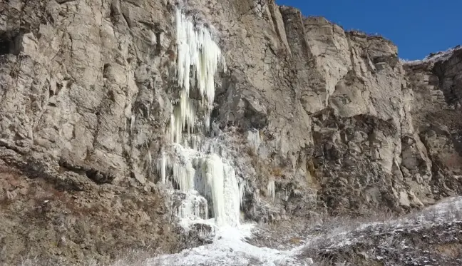 Donan şelale Pamukkale'yi andırdı