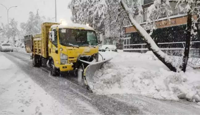 KONYA'DA 3 İLÇEDE OKULLARA KAR ENGELLİ