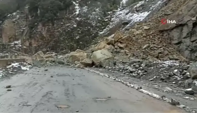 Artvin'de heyelan anı kamerada