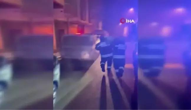 Son dakika haber | Yangında mahsur kalan aileyi itfaiye ekipleri camdan çıkararak kurtardı- Çocuklara oksijen maskesini takan itfaiyeci kalp krizi geçirdi